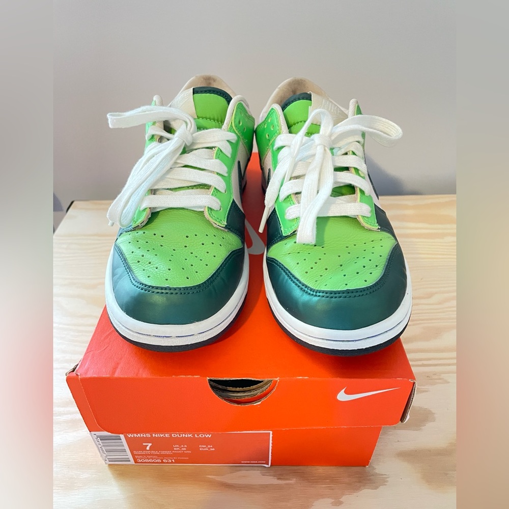 Women’s Nike dunks low